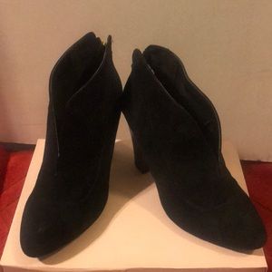Qupid black Ankle booties 100% suede size 8 1/2